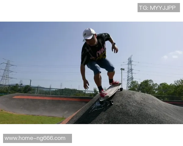 成都飞盘队在滑板精英赛中的团队协作表现值得称赞与借鉴